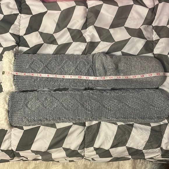 The Comfy Slipper Socks NWOT $35 - Picture 4 of 15